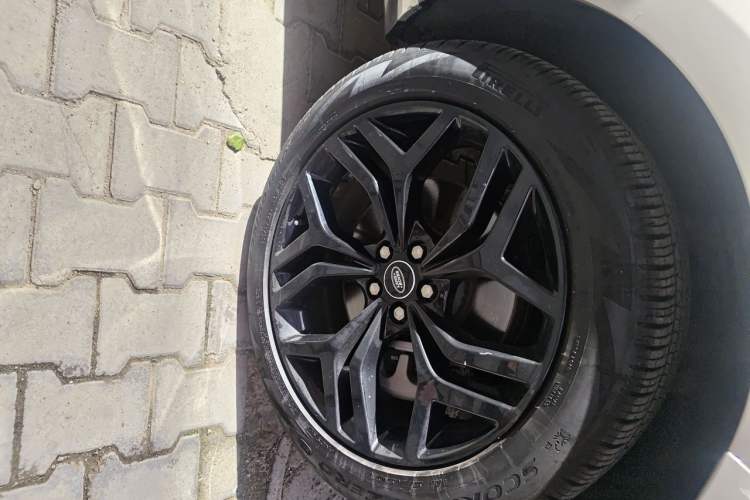 Used Land Rover Range Evoque 2022 Aurora L 249 PS R-Dynamic Luxury Edition Right Front Wheel Hub