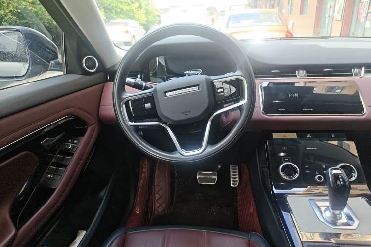 Used Land Rover Range Evoque 2022 Aurora L 249 PS R-Dynamic Luxury Edition Steering Wheel