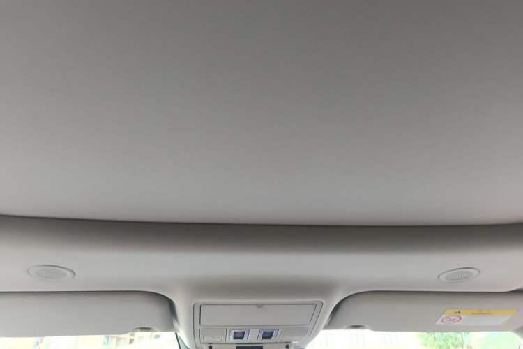 Used Land Rover Range Evoque 2022 Aurora L 249 PS R-Dynamic Luxury Edition Headliner