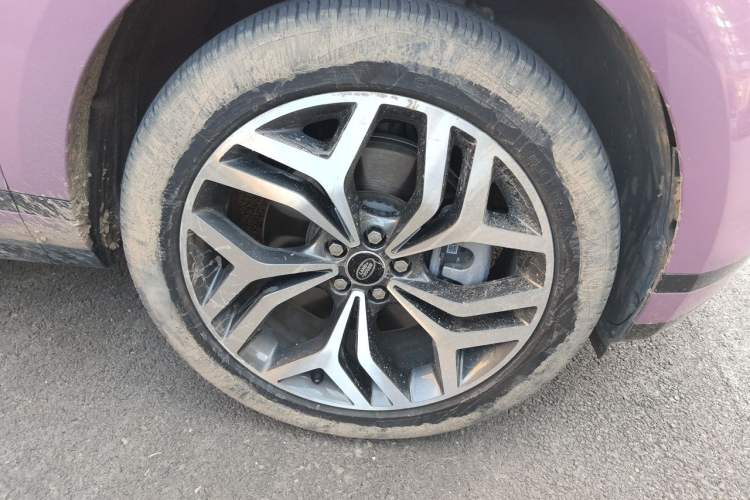 Used Land Rover Range Evoque 2022 Aurora L 249 PS R-Dynamic Luxury Edition Right Front Wheel Hub