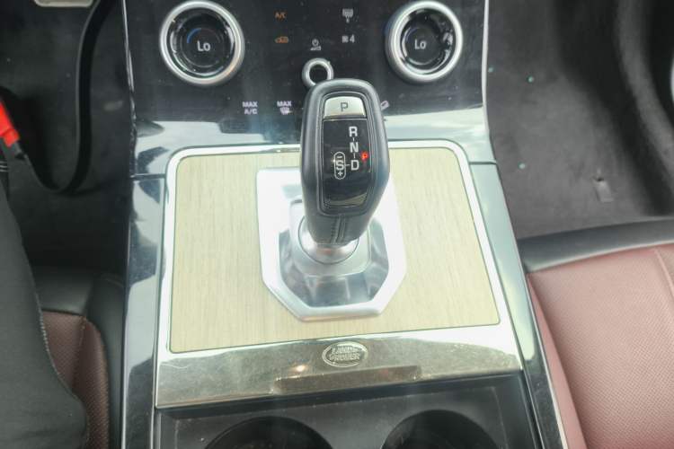 Used Land Rover Range Evoque 2022 Facelifted Aurora L 249 PS R-Dynamic Luxury Edition Gear Lever