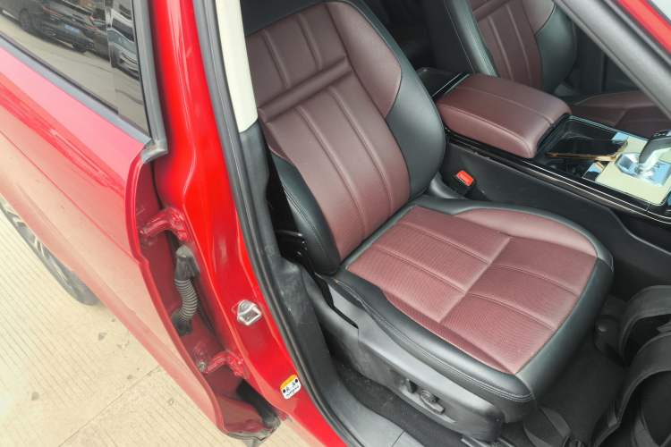 Used Land Rover Range Evoque 2022 Facelifted Aurora L 249 PS R-Dynamic Luxury Edition Right Front Seat