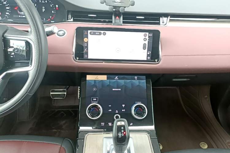 Used Land Rover Range Evoque 2022 Aurora L 249 PS R-Dynamic Luxury Edition Audio And AC Panel