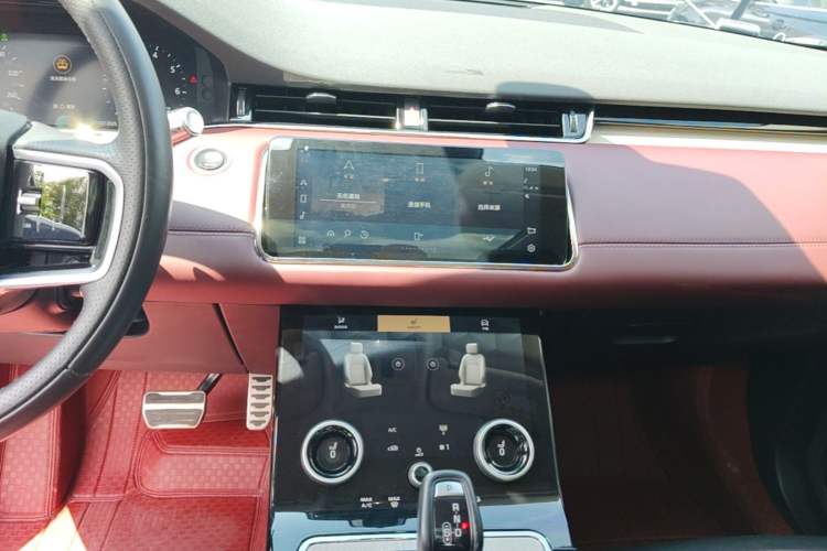 Used Land Rover Range Evoque 2022 Facelifted Aurora L 249 PS R-Dynamic HSE Luxury Edition Audio And AC Panel