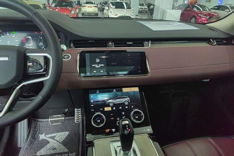 Used Land Rover Range Evoque 2022 Aurora L 249 PS R-Dynamic Luxury Edition Audio And AC Panel