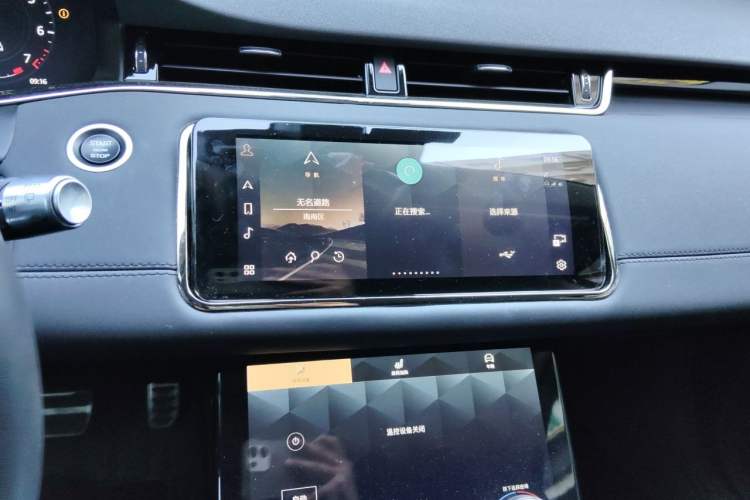 Used Land Rover Range Evoque 2022 Aurora L 249 PS R-Dynamic Collins Antique Bronze Special Edition Audio And AC Panel