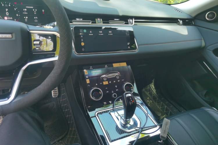 Used Land Rover Range Evoque 2022 Aurora L 249 PS R-Dynamic Collins Antique Bronze Special Edition Audio And AC Panel