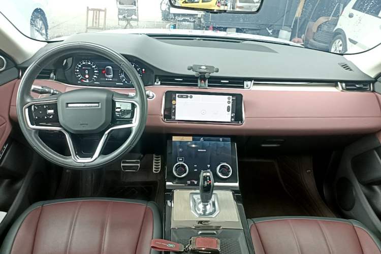 Used Land Rover Range Evoque 2022 Aurora L 249 PS R-Dynamic Luxury Edition Center Console