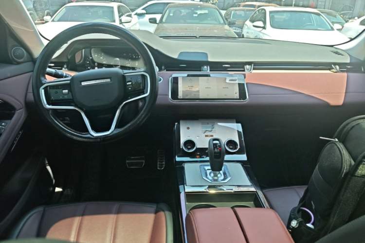 Used Land Rover Range Evoque 2022 Facelifted Aurora L 249 PS R-Dynamic Luxury Edition Center Console