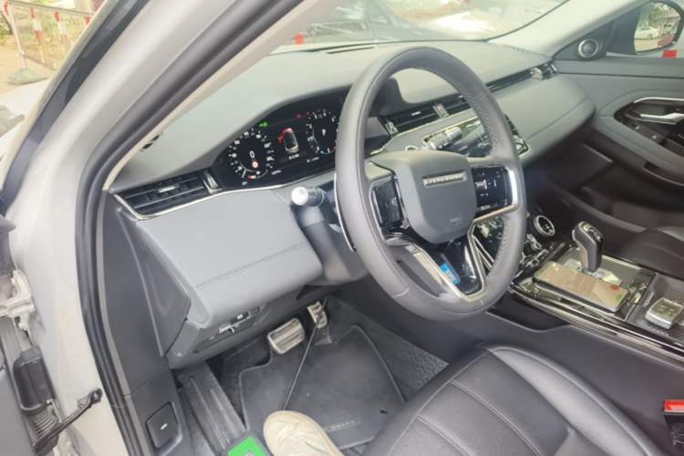 Used Land Rover Range Evoque 2022 Aurora L 249 PS R-Dynamic Luxury Edition Center Console