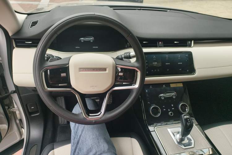 Used Land Rover Range Evoque 2022 Facelifted Aurora L 249 PS R-Dynamic Luxury Edition Center Console