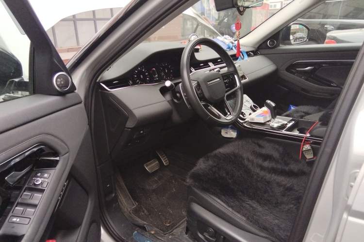 Used Land Rover Range Evoque 2022 Aurora L 249 PS R-Dynamic Luxury Edition Driver Seat