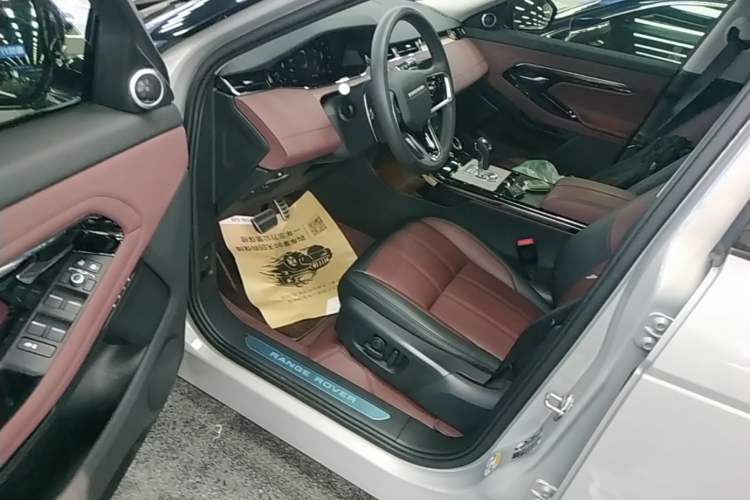 Used Land Rover Range Evoque 2022 Aurora L 249 PS R-Dynamic Luxury Edition Driver Seat