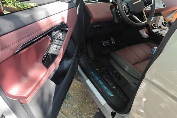 Used Land Rover Range Evoque 2022 Facelifted Aurora L 249 PS R-Dynamic Luxury Edition Driver Seat