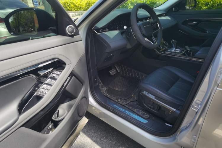 Used Land Rover Range Evoque 2022 Aurora L 249 PS R-Dynamic Collins Antique Bronze Special Edition Driver Seat