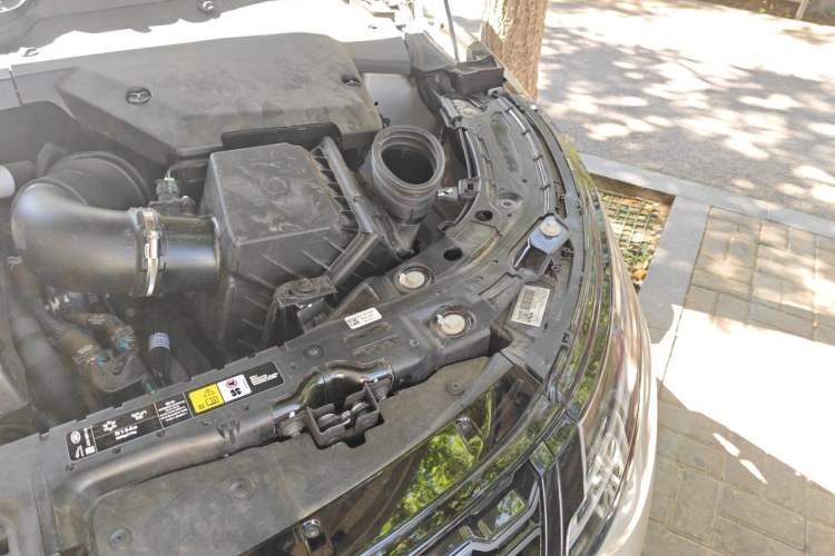 Used Land Rover Range Evoque 2022 Facelifted Aurora L 249 PS R-Dynamic Luxury Edition Engine Bay Left