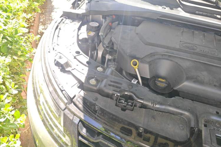 Used Land Rover Range Evoque 2022 Facelifted Aurora L 249 PS R-Dynamic Luxury Edition Engine Bay Right