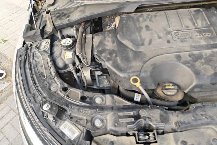 Used Land Rover Range Evoque 2022 Facelifted Aurora L 249 PS R-Dynamic Luxury Edition Engine Bay Right