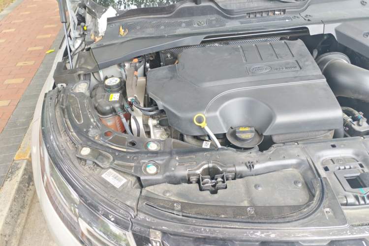 Used Land Rover Range Evoque 2022 Aurora L 249 PS R-Dynamic Luxury Edition Engine Bay Right