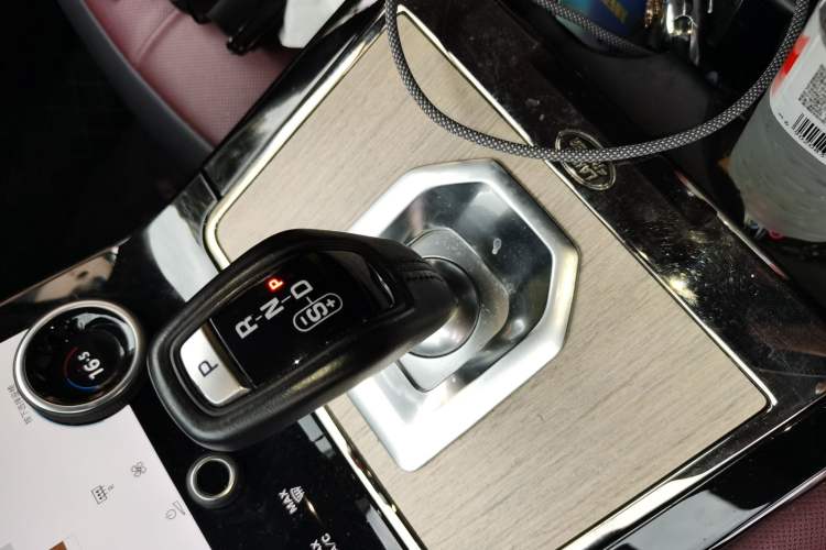 Used Land Rover Range Evoque 2022 Aurora L 249 PS R-Dynamic Luxury Edition Gear Lever