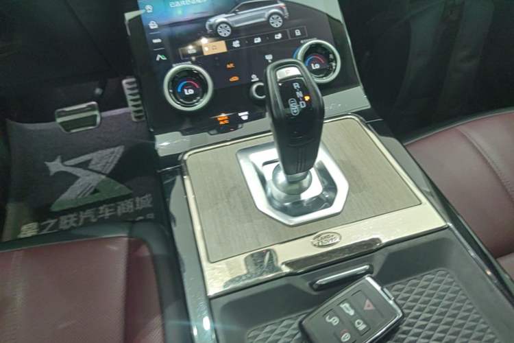 Used Land Rover Range Evoque 2022 Aurora L 249 PS R-Dynamic Luxury Edition Gear Lever