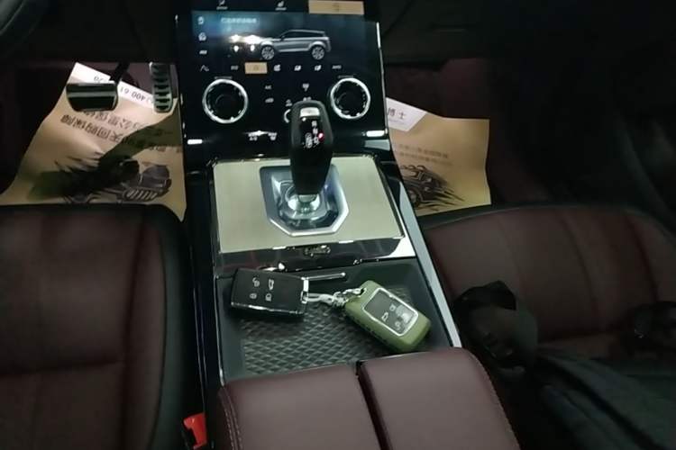 Used Land Rover Range Evoque 2022 Aurora L 249 PS R-Dynamic Luxury Edition Gear Lever