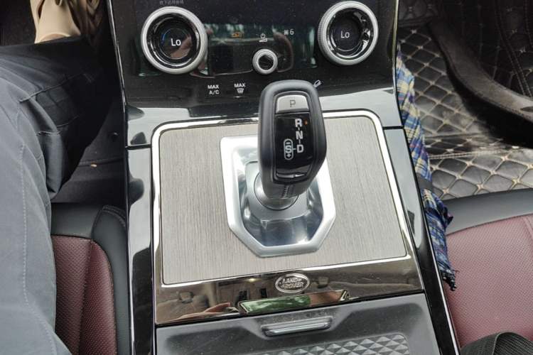 Used Land Rover Range Evoque 2022 Facelifted Aurora L 249 PS R-Dynamic Luxury Edition Gear Lever