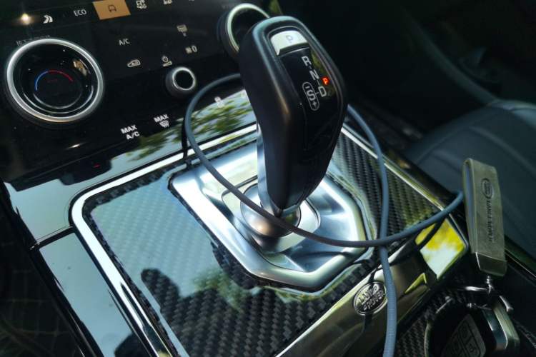 Used Land Rover Range Evoque 2022 Aurora L 249 PS R-Dynamic Collins Antique Bronze Special Edition Gear Lever