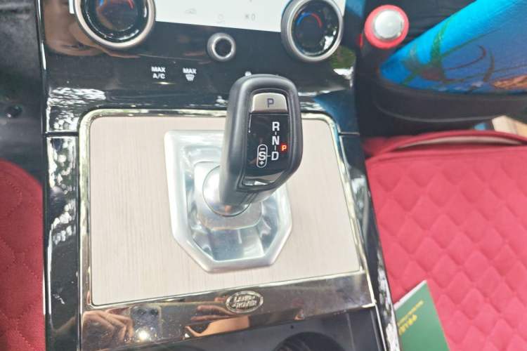 Used Land Rover Range Evoque 2022 Aurora L 249 PS R-Dynamic Luxury Edition Gear Lever