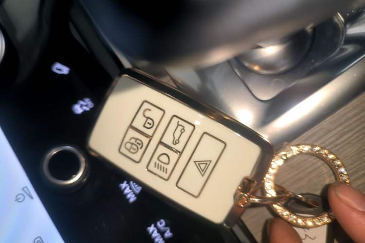 Used Land Rover Range Evoque 2022 Facelifted Aurora L 249 PS R-Dynamic Luxury Edition Interior 1