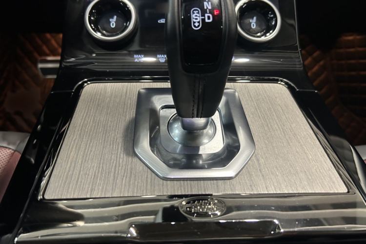 Used Land Rover Range Evoque 2022 Facelifted Aurora L 249 PS R-Dynamic Luxury Edition Interior 11