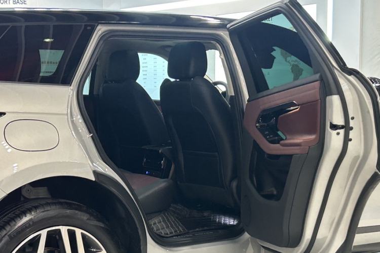 Used Land Rover Range Evoque 2022 Facelifted Aurora L 249 PS R-Dynamic Luxury Edition Interior 4