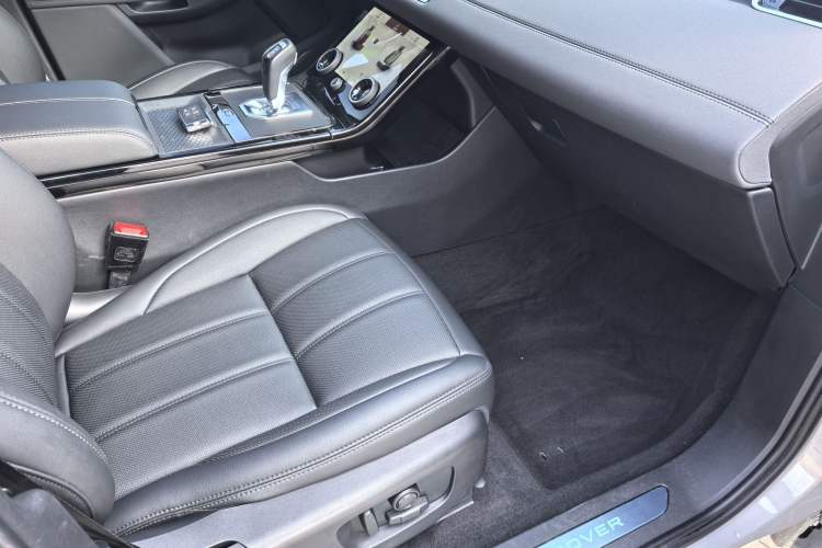 Used Land Rover Range Evoque 2022 Aurora L 249 PS R-Dynamic Collins Antique Bronze Special Edition Interior 6