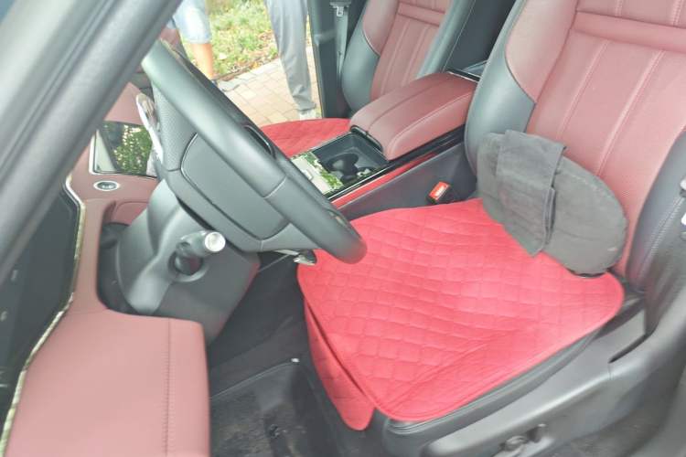 Used Land Rover Range Evoque 2022 Aurora L 249 PS R-Dynamic Luxury Edition Left Front Seat