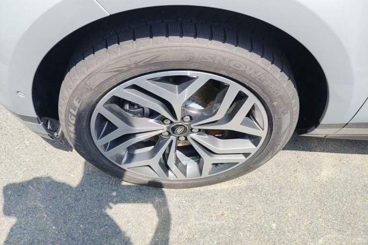 Used Land Rover Range Evoque 2022 Facelifted Aurora L 249 PS R-Dynamic HSE Luxury Edition Left Front Wheel Hub