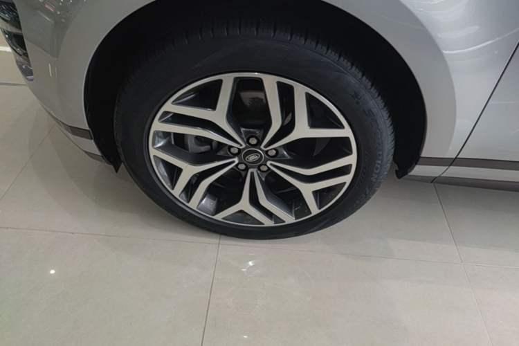 Used Land Rover Range Evoque 2022 Aurora L 249 PS R-Dynamic Luxury Edition Left Front Wheel Hub