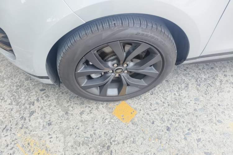Used Land Rover Range Evoque 2022 Aurora L 249 PS R-Dynamic Luxury Edition Left Front Wheel Hub