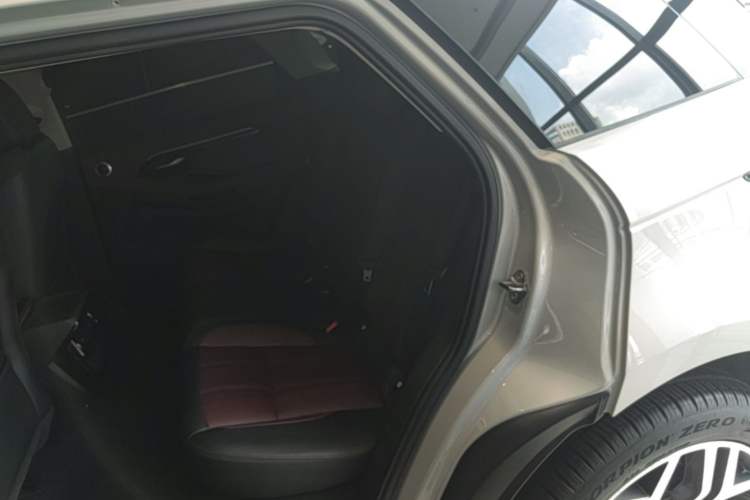 Used Land Rover Range Evoque 2022 Aurora L 249 PS R-Dynamic Luxury Edition Left Rear Seat