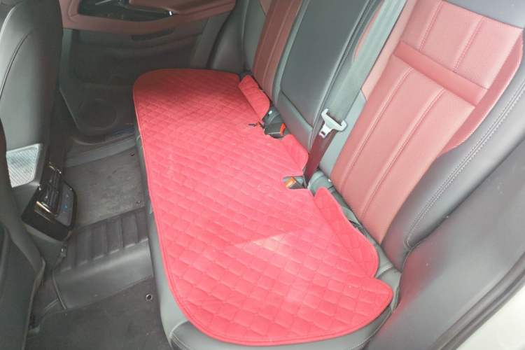 Used Land Rover Range Evoque 2022 Aurora L 249 PS R-Dynamic Luxury Edition Left Rear Seat