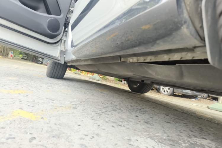 Used Land Rover Range Evoque 2022 Aurora L 249 PS R-Dynamic Luxury Edition Left Side Sill