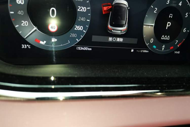 Used Land Rover Range Evoque 2022 Aurora L 249 PS R-Dynamic Luxury Edition Odometer Close Up