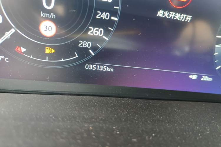 Used Land Rover Range Evoque 2022 Facelifted Aurora L 249 PS R-Dynamic Luxury Edition Odometer Close Up