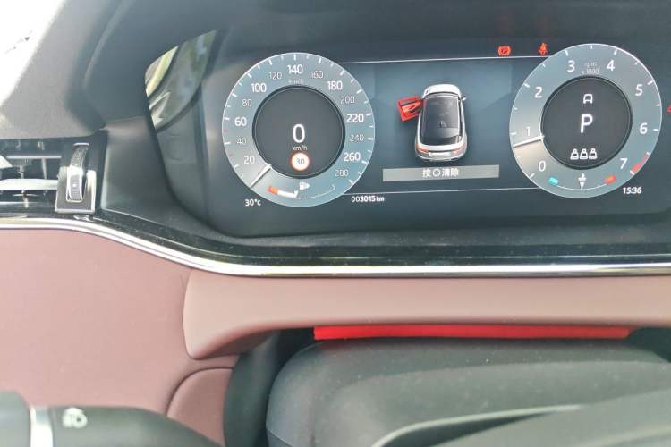 Used Land Rover Range Evoque 2022 Facelifted Aurora L 249 PS R-Dynamic Luxury Edition Odometer Close Up