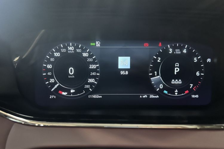 Used Land Rover Range Evoque 2022 Facelifted Aurora L 249 PS R-Dynamic Luxury Edition Odometer Close Up