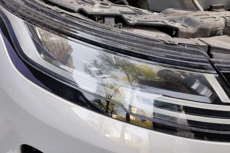 Used Land Rover Range Evoque 2022 Aurora L 249 PS R-Dynamic Collins Antique Bronze Special Edition Right Front Headlight