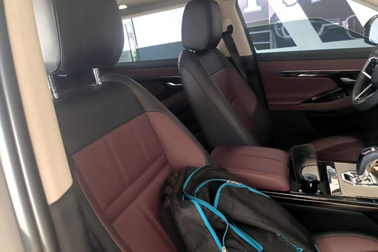 Used Land Rover Range Evoque 2022 Facelifted Aurora L 249 PS R-Dynamic Luxury Edition Right Front Seat