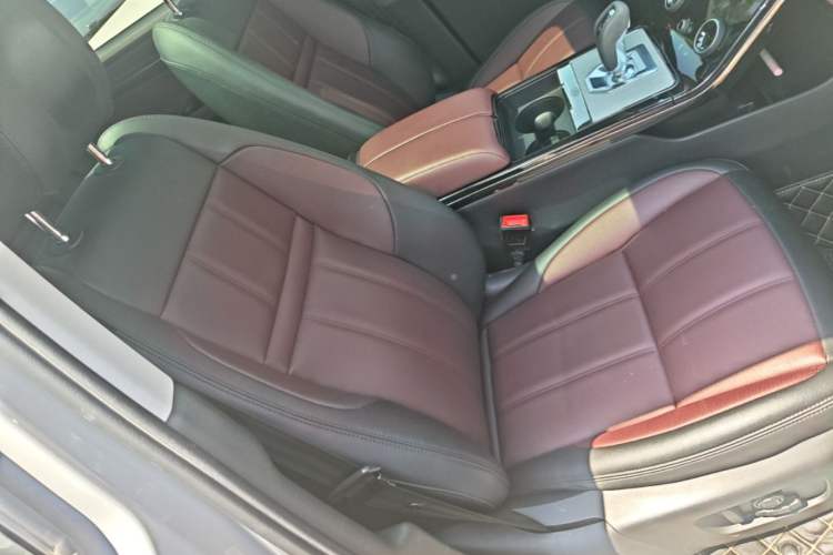 Used Land Rover Range Evoque 2022 Facelifted Aurora L 249 PS R-Dynamic Luxury Edition Right Front Seat