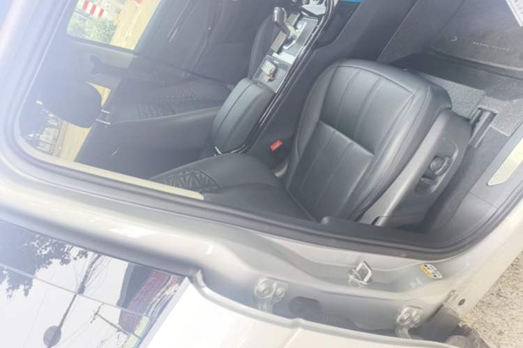 Used Land Rover Range Evoque 2022 Aurora L 249 PS R-Dynamic Luxury Edition Right Front Seat