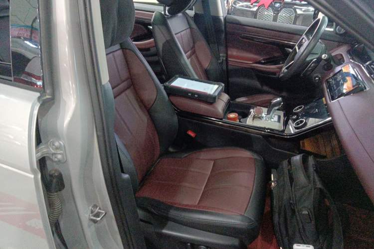 Used Land Rover Range Evoque 2022 Facelifted Aurora L 249 PS R-Dynamic HSE Luxury Edition Right Front Seat