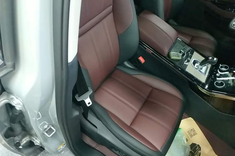 Used Land Rover Range Evoque 2022 Aurora L 249 PS R-Dynamic Luxury Edition Right Front Seat